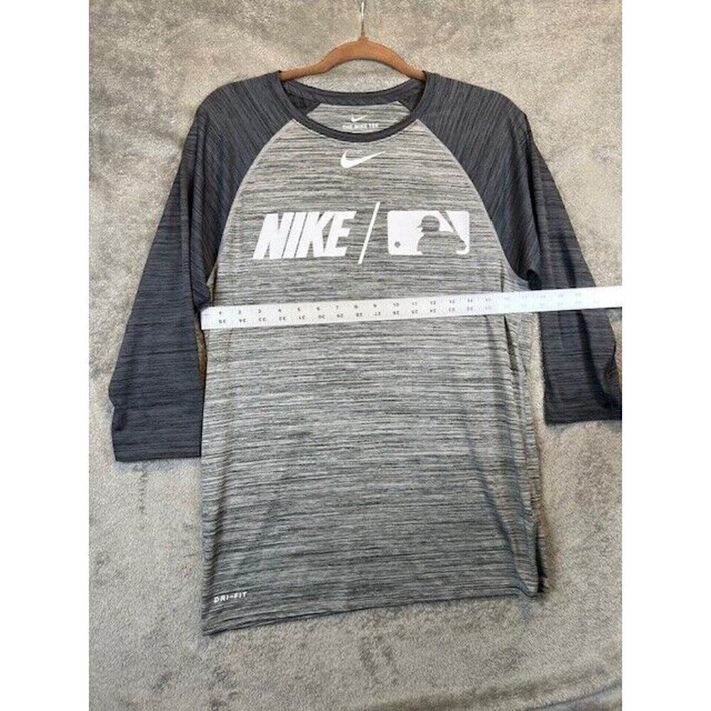 The Nike Tee Shirt Mens S Dri-Fit Grey Graphic Print Baseball 3-Quarter Sleeve - Picture 3 of 7